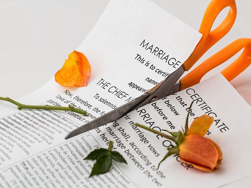 Vendre le bien commun lors d’un divorce à Lyon : démarches et délais