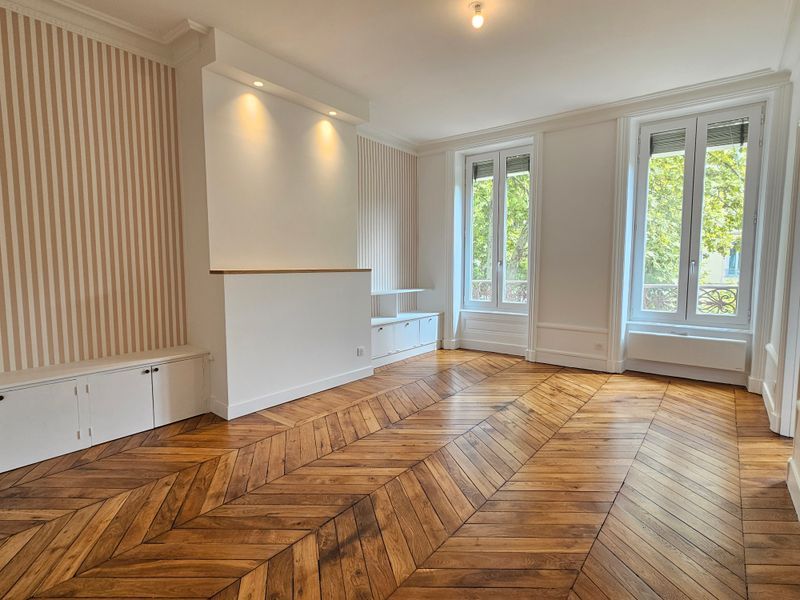 T2 – Rénové – Perrache – 3ème Etage - Ascenseur - Lyon 