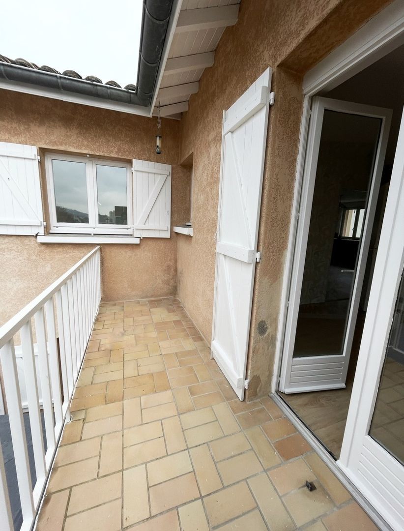 T3 entièrement rénové – 64 m² – Balcon & cave