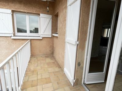 T3 entièrement rénové – 64 m² – Balcon & cave — miniature 1