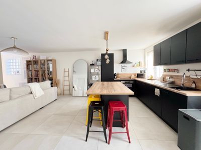 T3 entièrement rénové – 64 m² – Balcon & cave — miniature 10