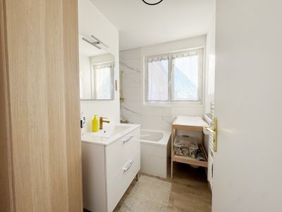 T3 entièrement rénové – 64 m² – Balcon & cave — miniature 9